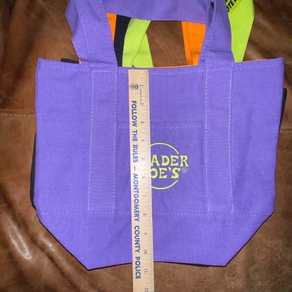 Set of 4 Limited Edition Trader Joe’s Trick or Treat Mini Canvas Tote Bags - Picture 4 of 7